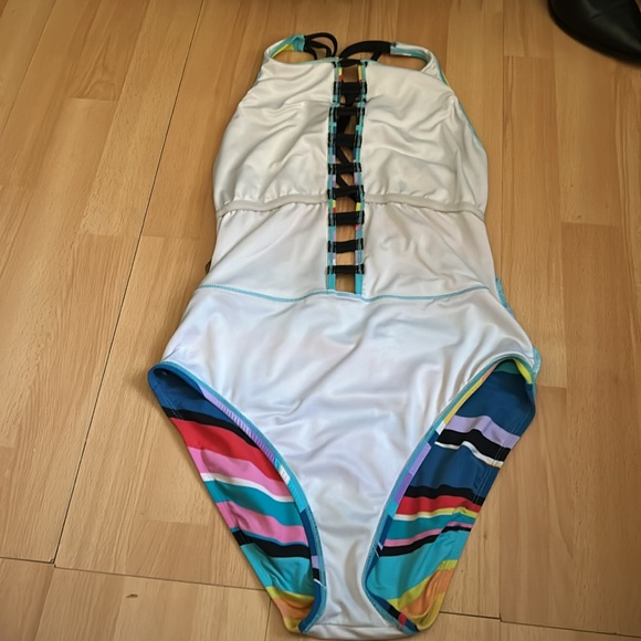 Bleu Rod Beatte - Picture 3 of 10